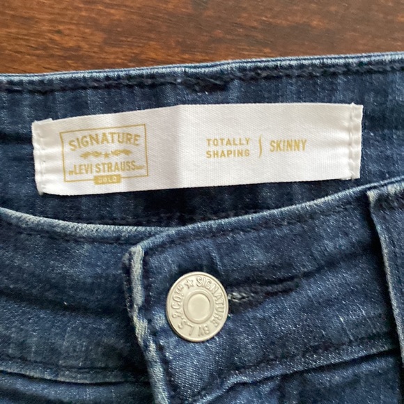 Levi’s Signature Totally Shaping Skinny Jeans - Picture 2 of 7